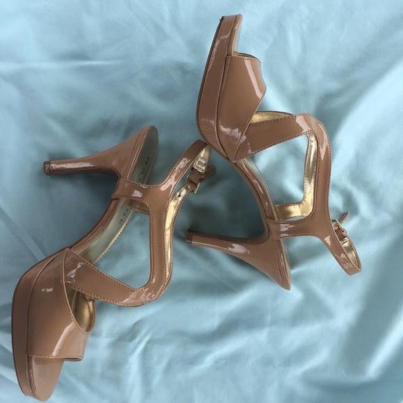 Rampage Heels - Picture 3 of 4